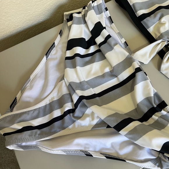 Cupshe | Striped High-Waisted Bikini Set - Picture 7 of 10